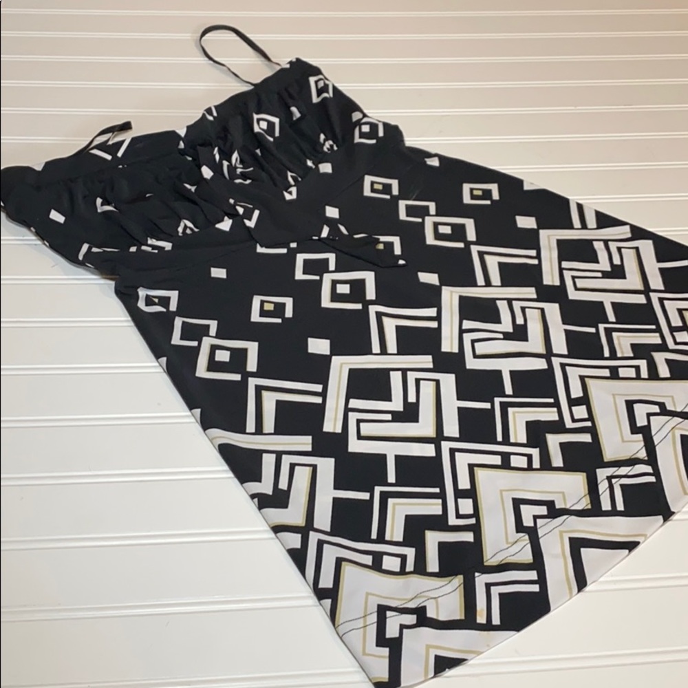 Gorgeous Bl/Wh/Tan Empire waist top!